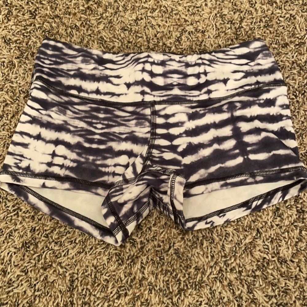 Black & White Fleo Shorts Sz Small